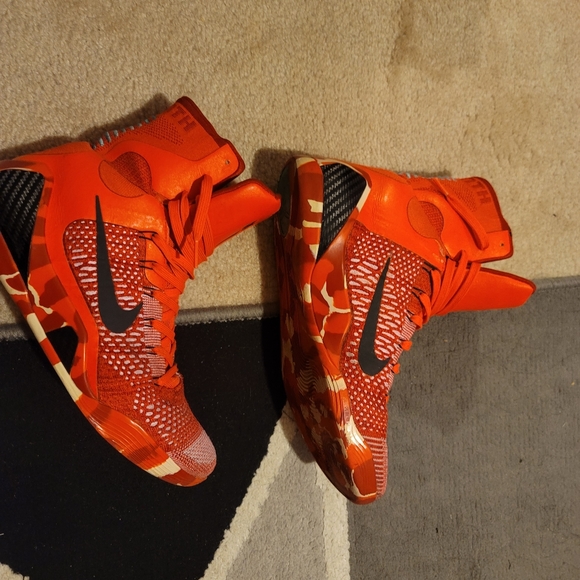 Kobe 9 Elite Christmas - Picture 4 of 6